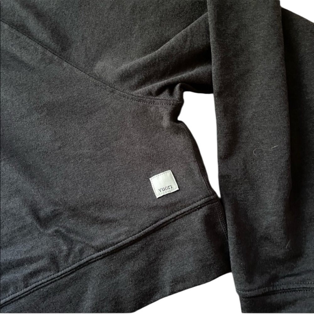 Vuori Halo Crop Funnel Neck Top - Large - Picture 6 of 7